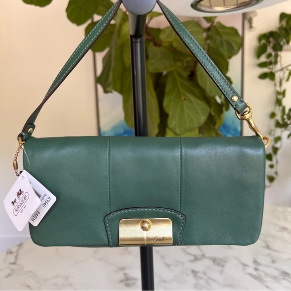 NWT Coach Kristen Leather Large Clutch Wristlet Emerald Green & Gold 43645 - Picture 1 of 10